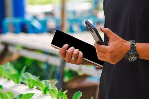 Connected Field Operations: Transforming Field Service Through Mobile and IoT Integration